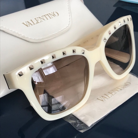 Valentino ROCKSTUD SUNGLASSES - Picture 8 of 8